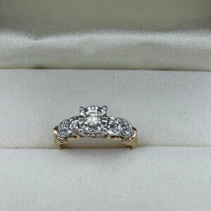 VINTAGE LADIES14K YELLOW GOLD  RING WITH  DIAMONDS SIZE 6